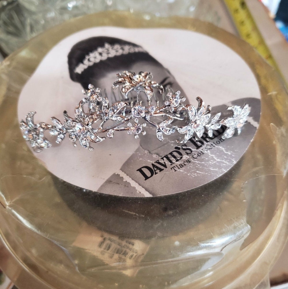 NWT Davids Bridal Tiara